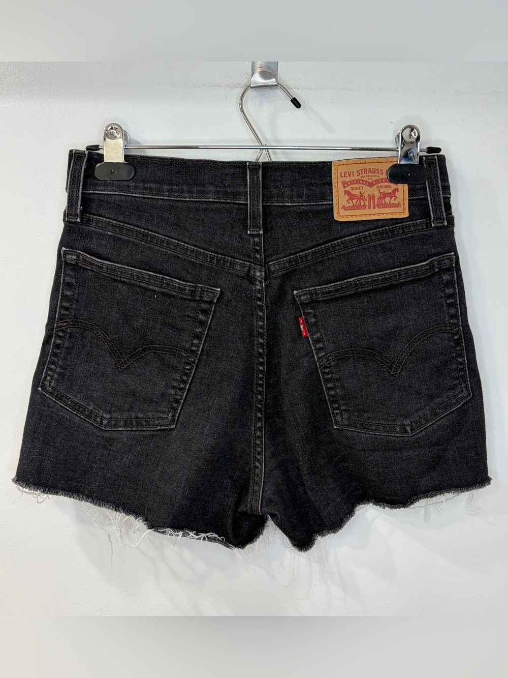 Levi’s High Rise Shorts - Picture 2 of 5
